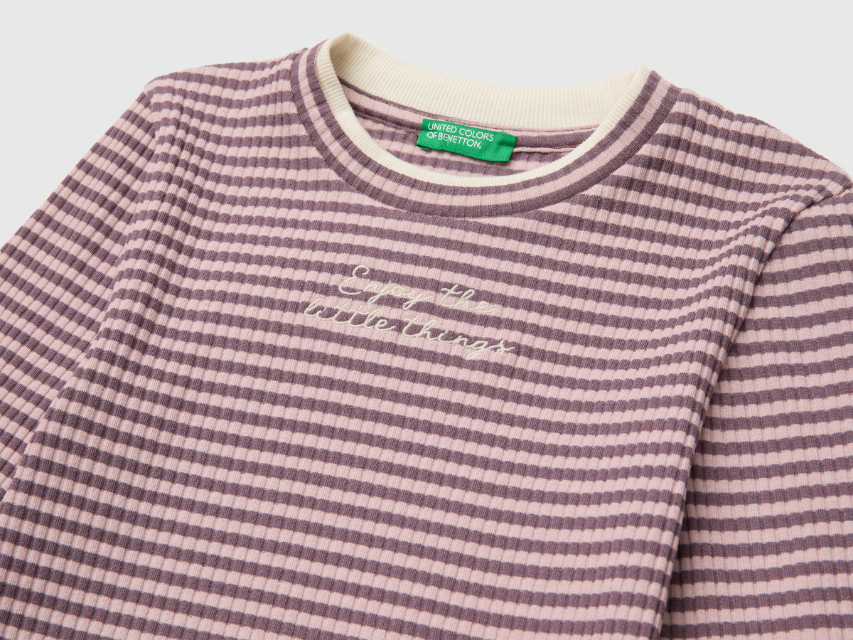 T-shirt com canelado riscado e bordado - ucb_image_DS1