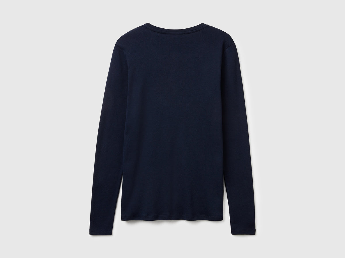T-shirt azul-escuro com decote em V - ucb_image_BS