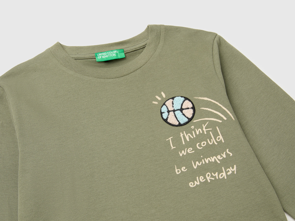 T-shirt em algodão orgânico quente com bordado - ucb_image_DS1
