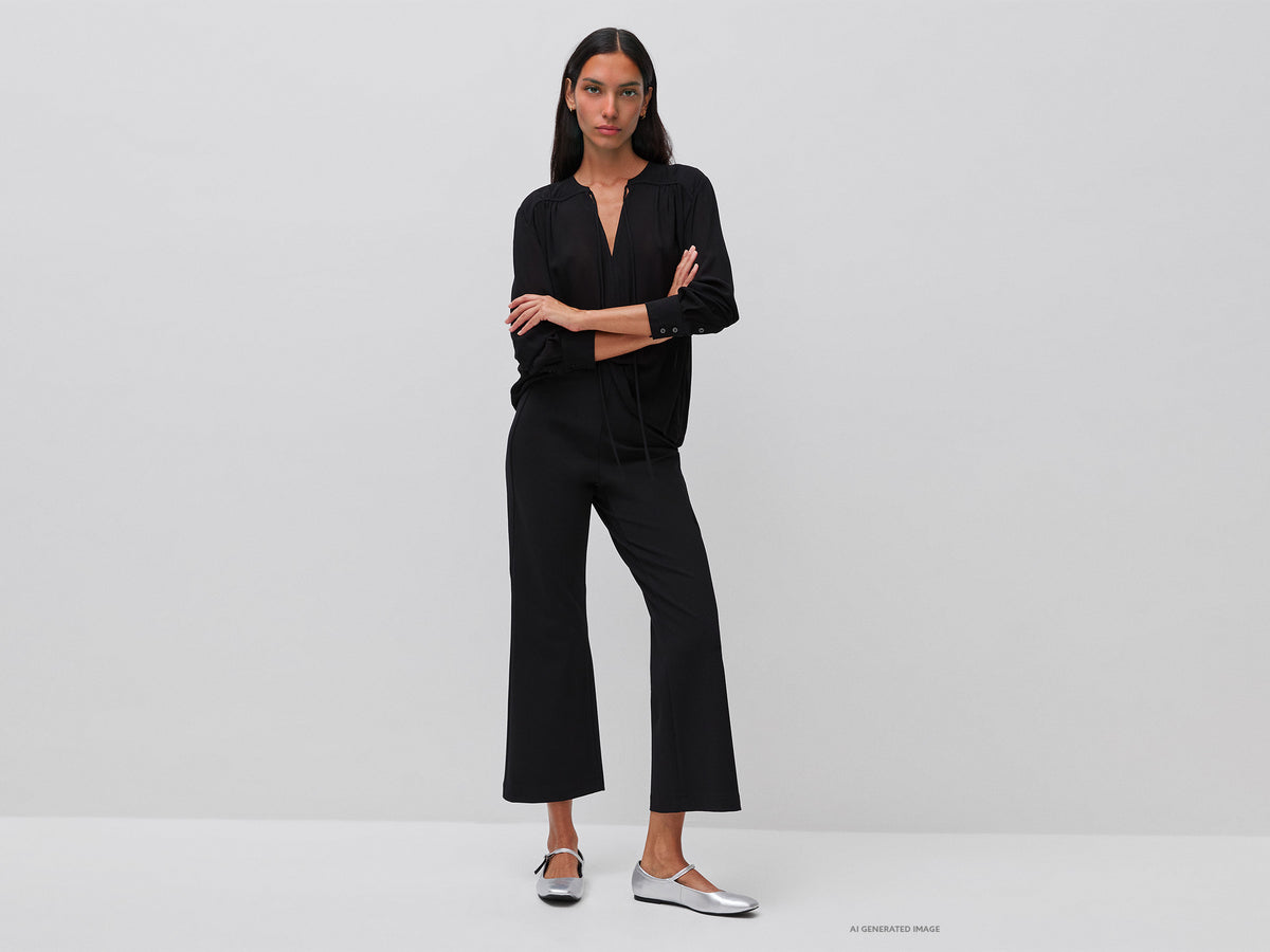 Elegant flared trousers in a stretch viscose blend