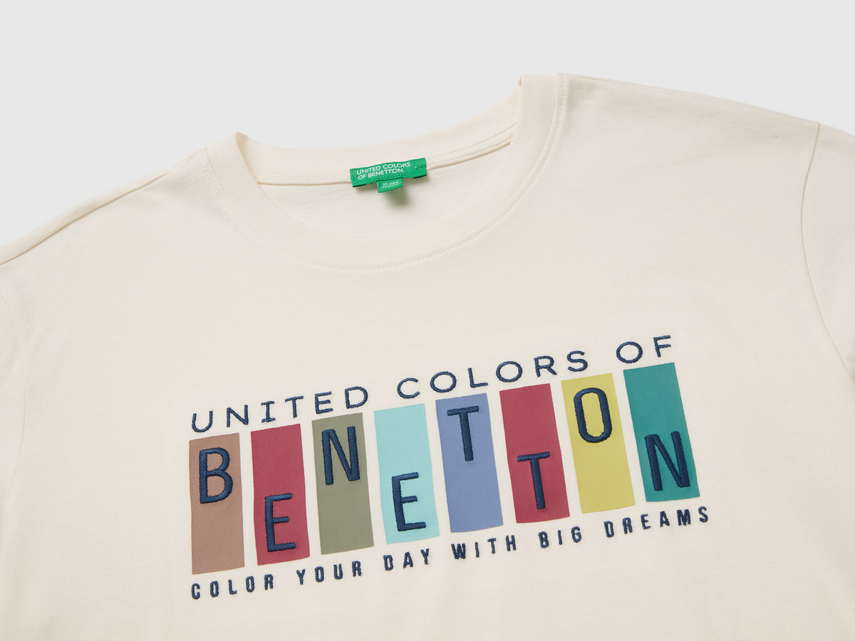 T-shirt com estampa e bordado - ucb_image_DS1