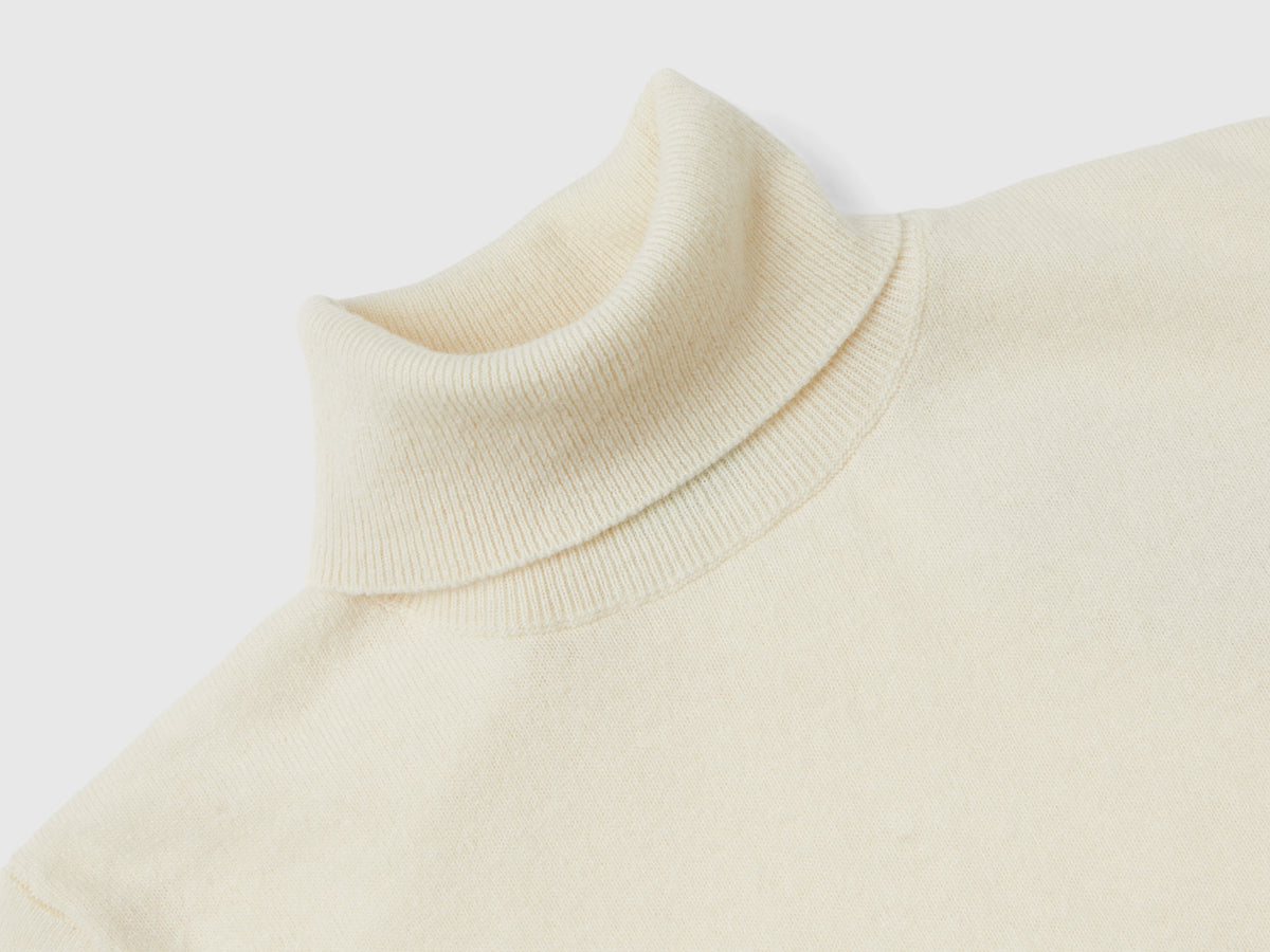 Camisola de gola alta nata em pura lã Merino - ucb_image_DS1
