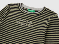 T-shirt com canelado riscado e bordado - ucb_image_DS1