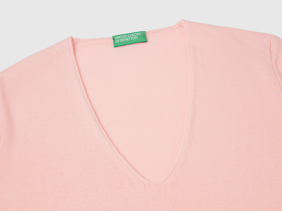 Camisola rosa pó com decote em V em pura lã Merino - ucb_image_DS1