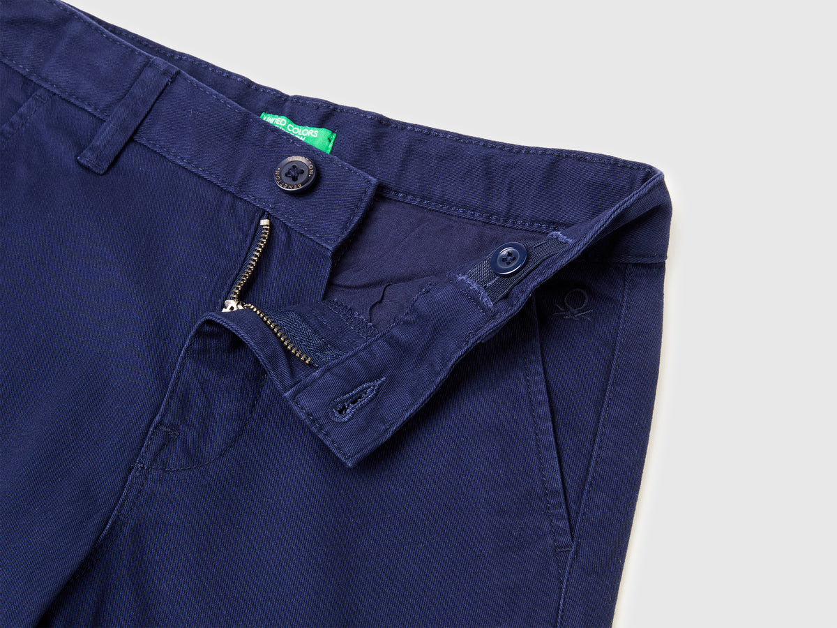 Chinos slim fit em algodão stretch - ucb_image_DS1