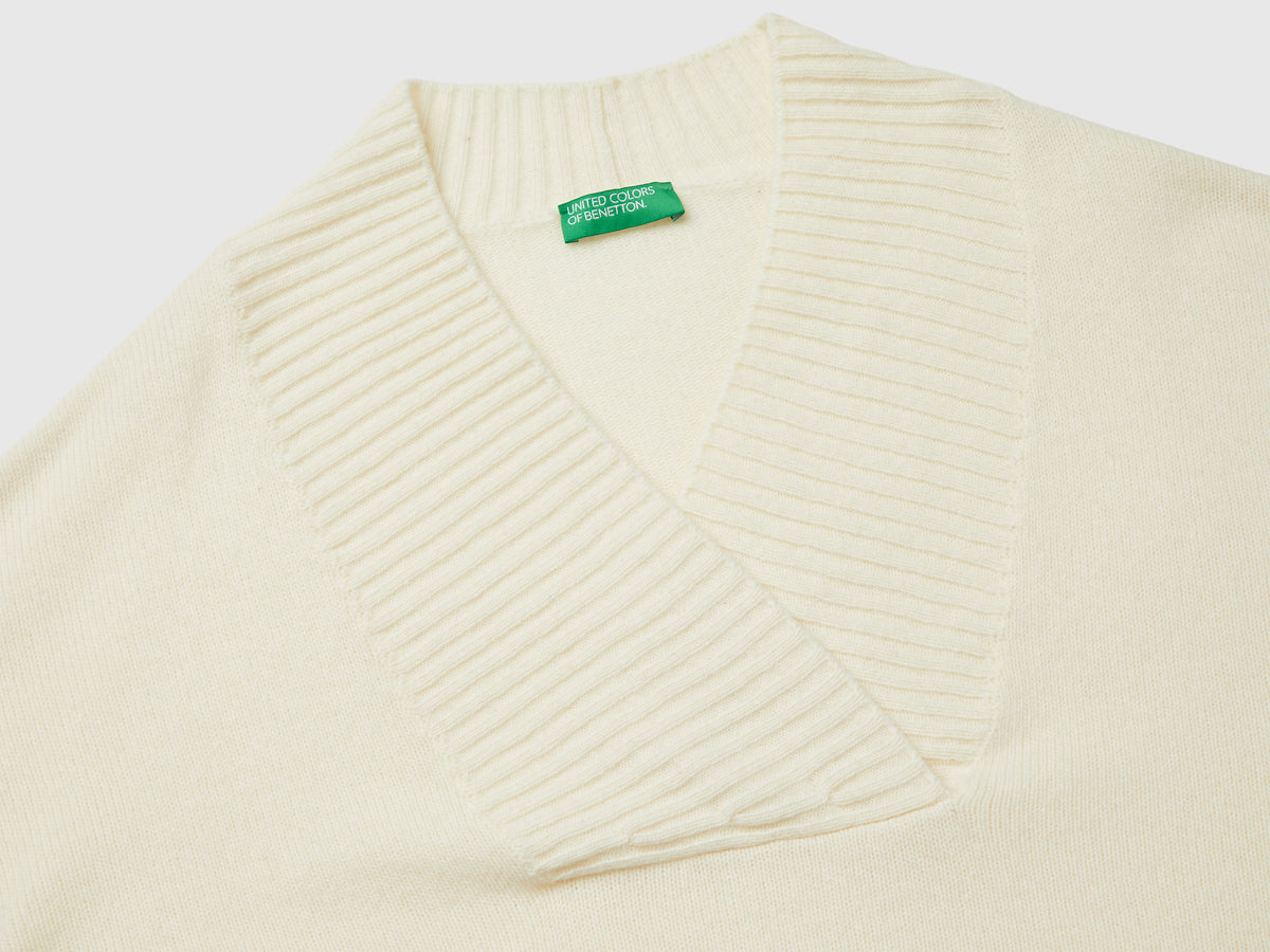 Camisola boxy fit com decote em V - ucb_image_DS1