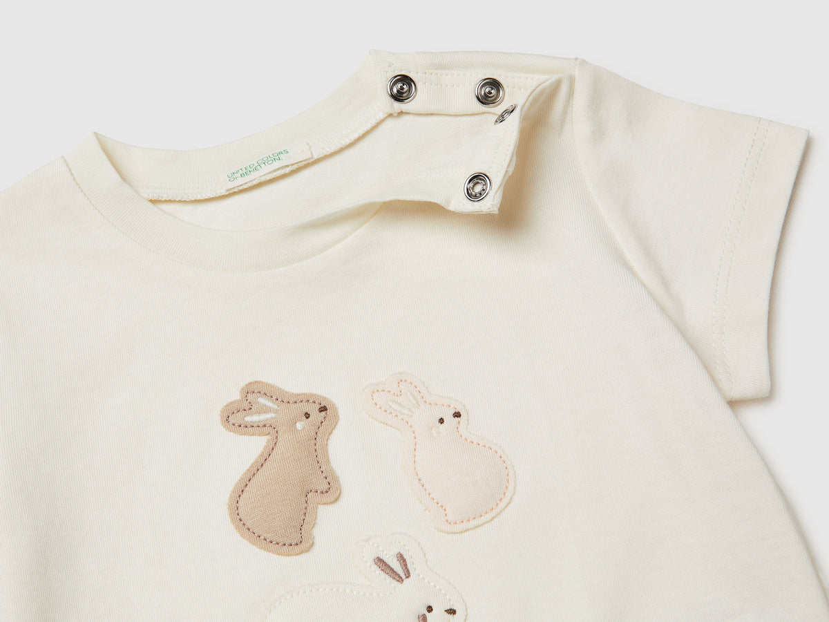 T-shirt with organic cotton application - ucb_image_DS1
