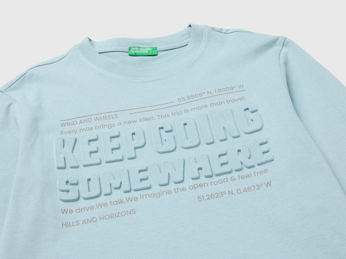 T-shirt em algodão orgânico quente com estampa em relevo - ucb_image_DS1