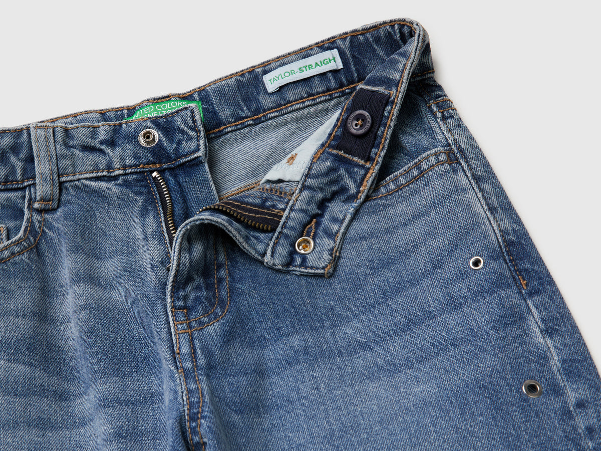 Jeans straight com ilhoses - ucb_image_DS1