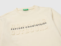 T-shirt em algodão orgânico quente com estampa em relevo - ucb_image_DS1