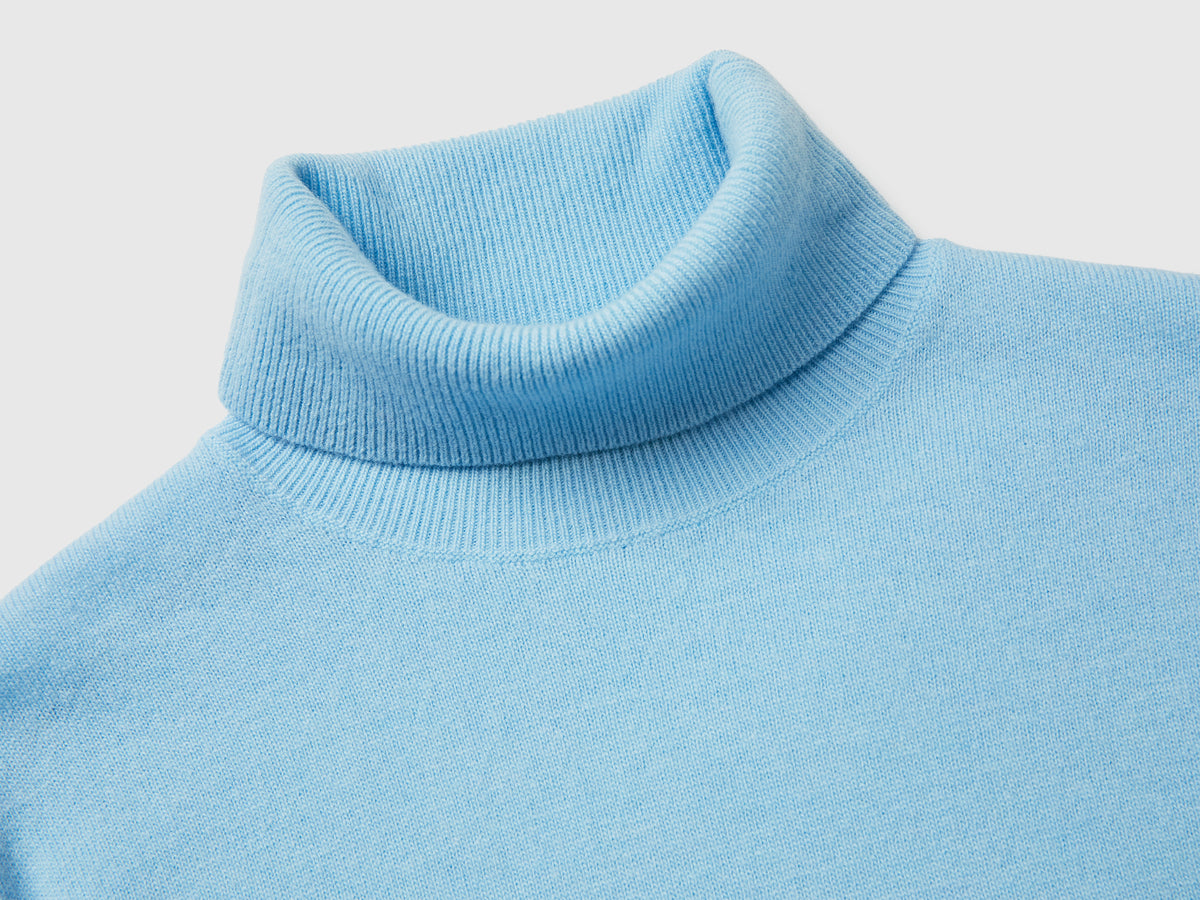 Camisola de gola alta azul-celeste em pura lã Merino - ucb_image_DS1