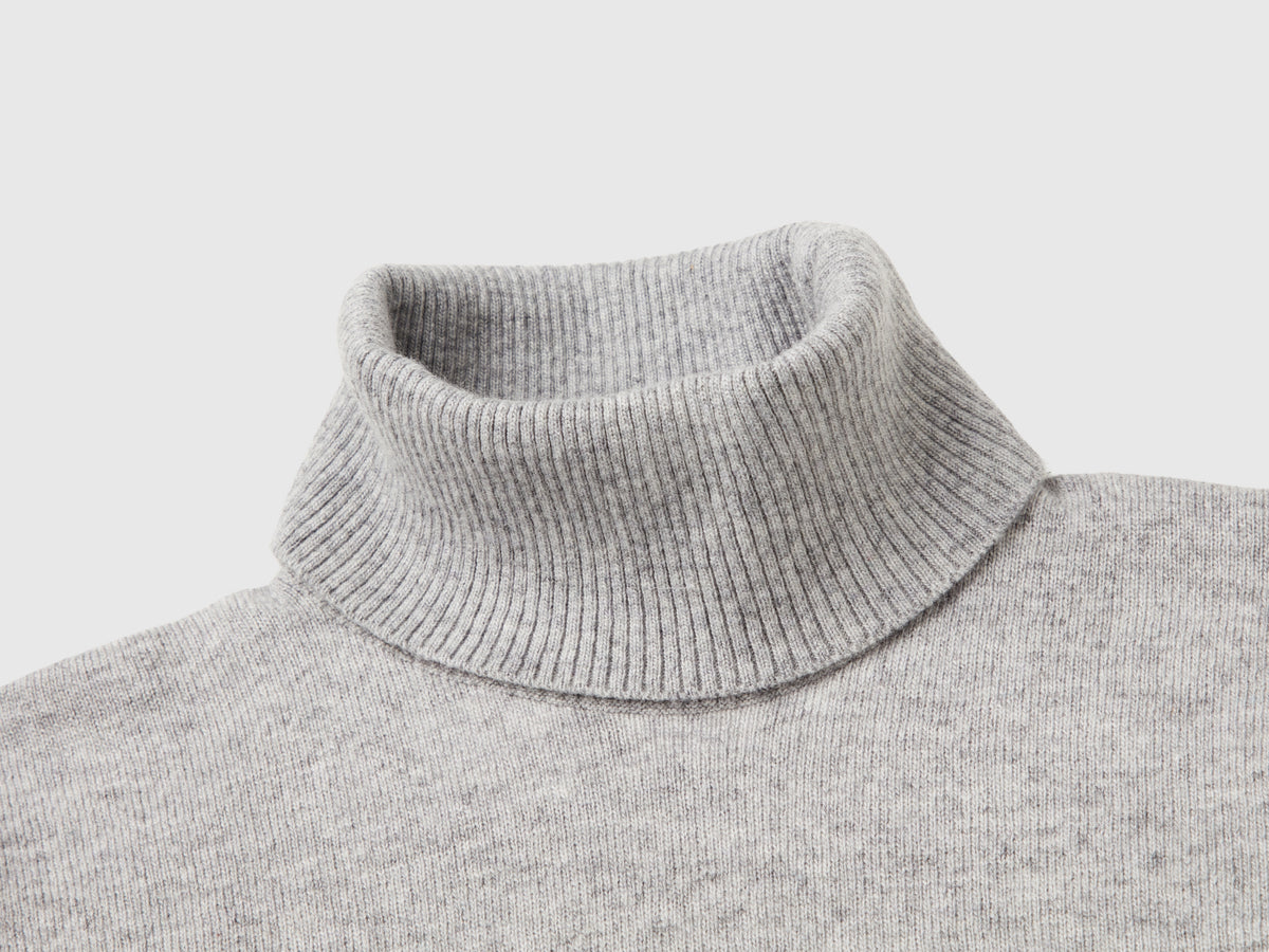 Camisola de gola alta em mistura de lã e caxemira - ucb_image_DS1